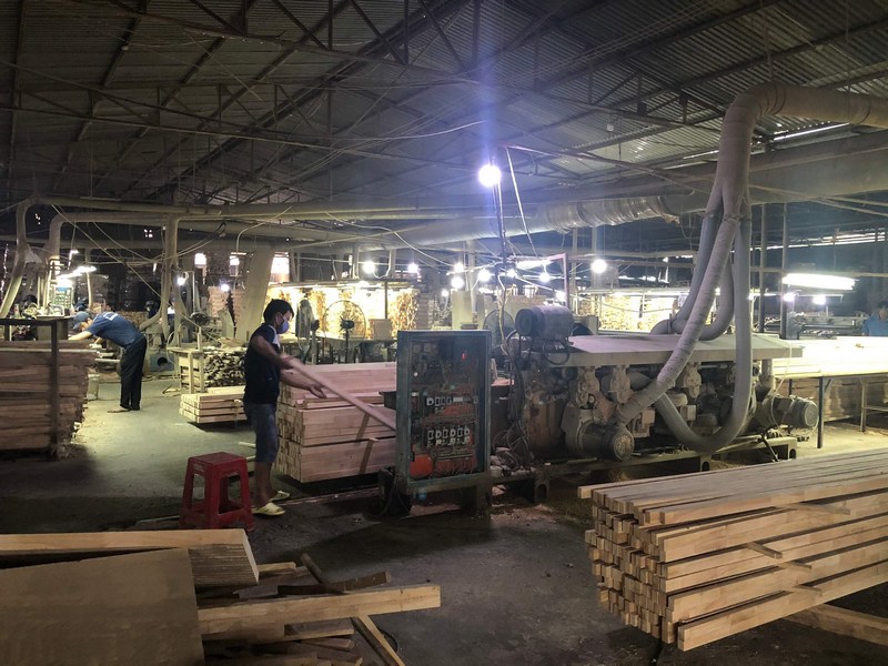 Máy nén khí được sử dụng trong ngành gỗ với nhiều úng dụng